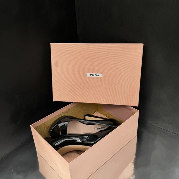 Miu Miu Black Patent Leather Curved Heel Open Toe Vernice Platform PumpsResort 2 - Picture 14 of 15